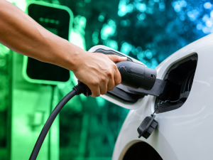 Yeşil Enerjiye Geçişte Elektrikli Araç Şarj İstasyonlarının Önemi